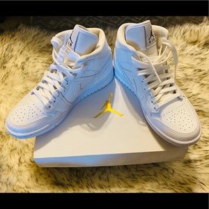 NEW Nike Jordan Air 1 Mid white Snakeskin womens